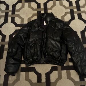 Zara Women's Black Puffer Jacket Xs